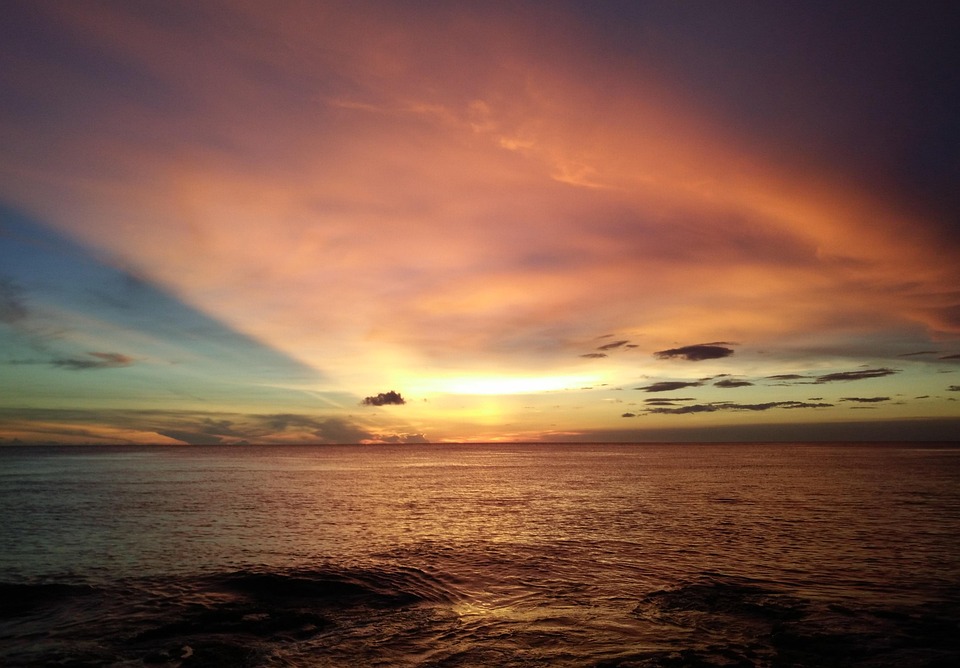 探索爱丁堡：从历史古迹到现代创意的文化之旅